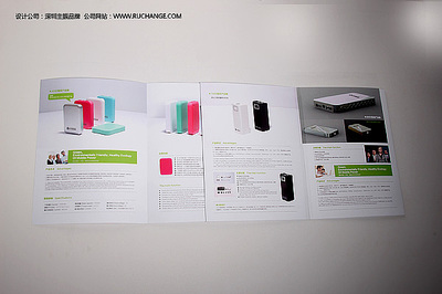 主振設計公司為手機電子行業(yè)完成產(chǎn)品畫冊設計，融合專業(yè)攝影與平面設計